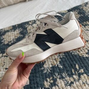 New Balance 327 Sneakers